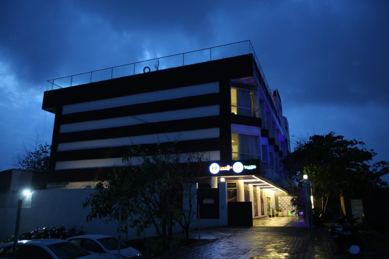 The Bentley Seaside Boutique Hotel Chennai Exterior photo